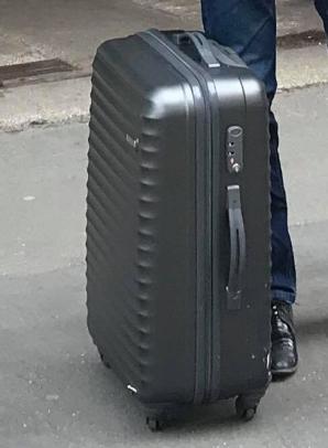 Chi conosce i truffatori visti nella video? Questi uomini hanno carpito i Bitcoin, pagando con le banconote false da 500 Euro! Questo delitto e' stato denunciato ai Carabinieri. Ricercato hanno cominciato anche gli agenti dall'Ufficio Rutkowski!