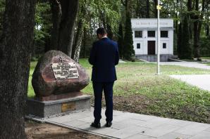 [VDEO] Premier: środki dezynfekcyjne i środki ochrony trafią do szkół