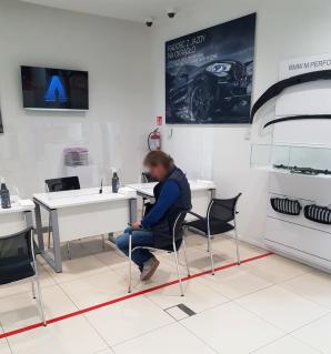 [VIDEO] Wyłudził 67 mln zł, do więzienia nie idzie, bo „jest biedny”, chory na zwolnieniu „i musi leżeć”. A Mercedesem podjechał do salonu BMW! Czy Prezesi dolnośląskich sądów, którzy dają się mu nabierać na te prostackie kłamstwa, podadzą się do dymisji?