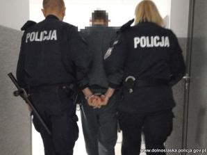 [VIDEO] Sulechów: Młody kierowca nie opanował auta na rondzie. Bolesławiec: Pobili, a potem byli zaskoczeni skutecznością policjantów!