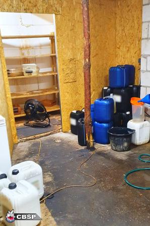 [VIDEO] Połączone siły pozwoliły zlikwidować kolejną fabrykę narkotyków. Zabezpieczono 204 kilogramy klefedronu