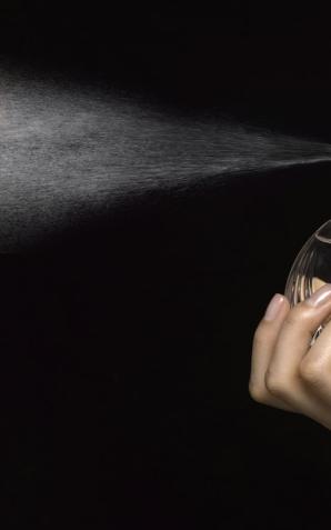 Sztuka perfumowania ciała znana była już w starożytności. Początkowo służyła celom religijnym