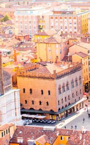 Airport Wrocław: Majówka last minute - Paryż, Londyn, Bolonia