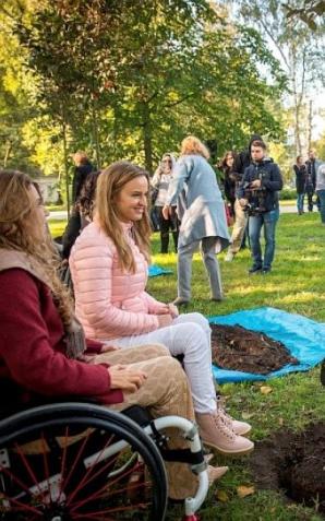 Niezwykłe kobiety zasadziły piękne jabłonie