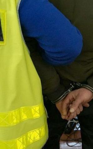 Za napady na policjantów trafili do aresztu