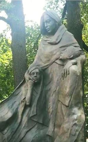 [VIDEO] Pomnik Matki Sybiraczki, Bohaterki Golgoty Syberyjskiej w Zielonej Górze