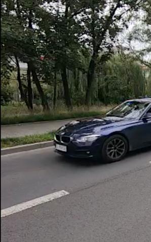 [VIDEO] Policjanci przypominają o jeździe „na suwak”