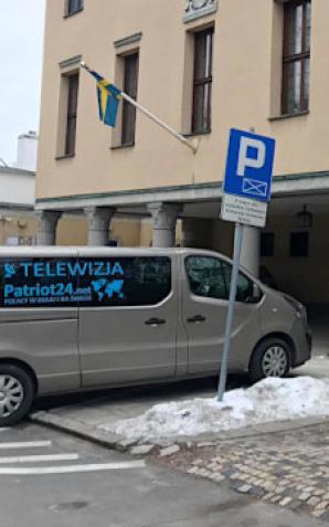 [VIDEO] Zapaliliśmy świecę przed Ambasadą Szwecji w Warszawie sprzeciwiając się zbrodniczej polityce tego kraju odbierającego dzieci naturalnym rodzicom! [PL/SE]