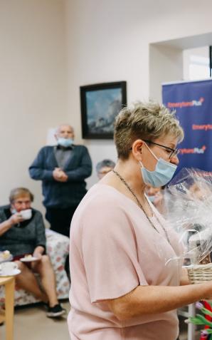 [VIDEO] Premier Mateusz Morawiecki odwiedził seniorów w Dziennym Domu Senior+ w Błoniu