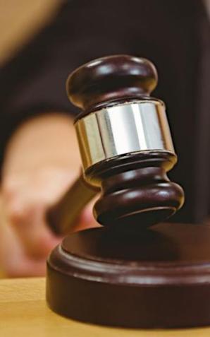 Akt oskarżenia przeciwko 12 osobom, w tym byłemu posłowi