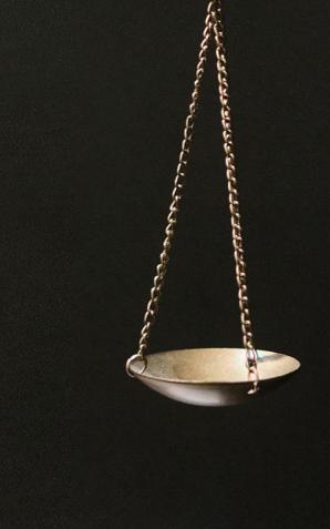 Pięć osób zostało zatrzymanych w związku z obrotem suszem tytoniowym bez akcyzy. Sąd zastosował areszt. Działali również w Niemczech