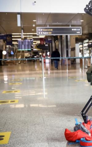 Paczka, reklamówka, walizka oraz … samochód przyczyną interwencji na podkrakowskim lotnisku