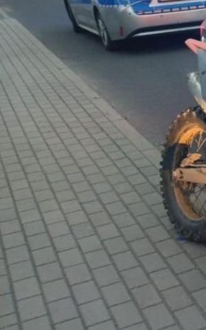 [VIDEO] 15-latek crossem uciekał przed policjantami