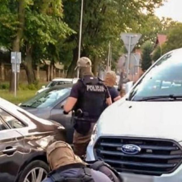 [VIDEO] Spektakularne działania policji w centrum Zielonej Góry. Zatrzymani pięć osób