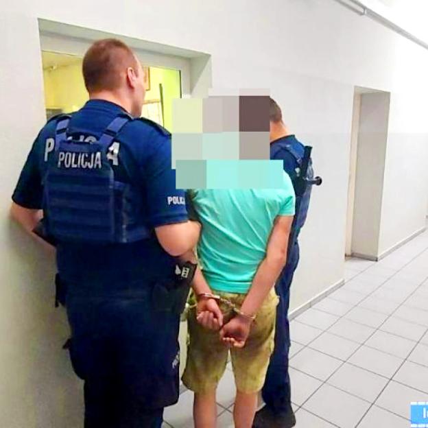 Przewrócił się wraz z dzieckiem na chodniku. Miał ponad 2 promile alkoholu w organizmie