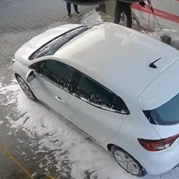 Ach ta Małopolska!  Oświęcimianin chciał zaoszczędzić i umył psa w myjni samochodowej