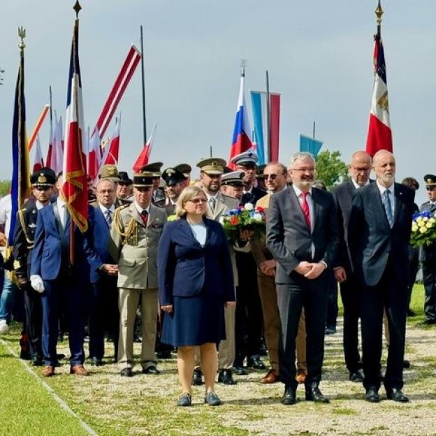 Wicemarszałek Rafał Grupiński na obchodach 79. rocznicy wyzwolenia obozu Mauthausen