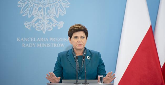 Premier Beata Szydło: Rząd konsekwentnie realizuje politykę wspierania pokrzywdzonych i tych wszystkich, którzy są uczciwi