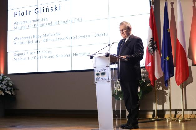 Pamięć o Ofiarach jest naszą powinnością - wicepremier Piotr Gliński podczas otwarcia austriackiej wystawy w Muzeum Auschwitz