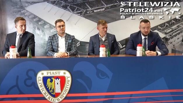 [VIDEO] Klub piłkarski Piast Gliwice rusza z pilotażem mobilnych badań USG podczas meczów i treningów. Z wypracowanych standardów medycznych mają docelowo skorzystać również inne kluby Ekstraklasy. Są implementowane m.in. w Holandii, Niemczech, Szwajcarii