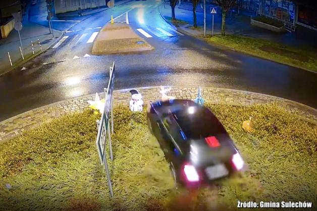 [VIDEO] Sulechów: Młody kierowca nie opanował auta na rondzie. Bolesławiec: Pobili, a potem byli zaskoczeni skutecznością policjantów!