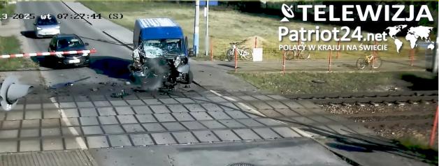 [VIDEO] Wjechał pod pociąg mimo rogatek. Cudem nikt nie zginął – ale cud to nie strategia! 
